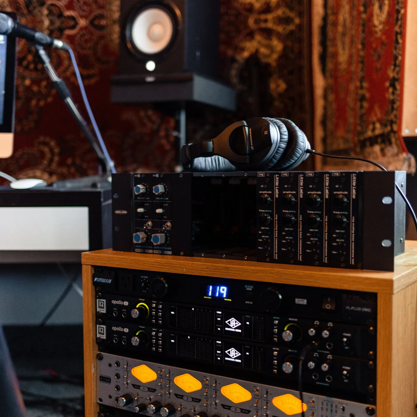 Mastering rack and studio monitor